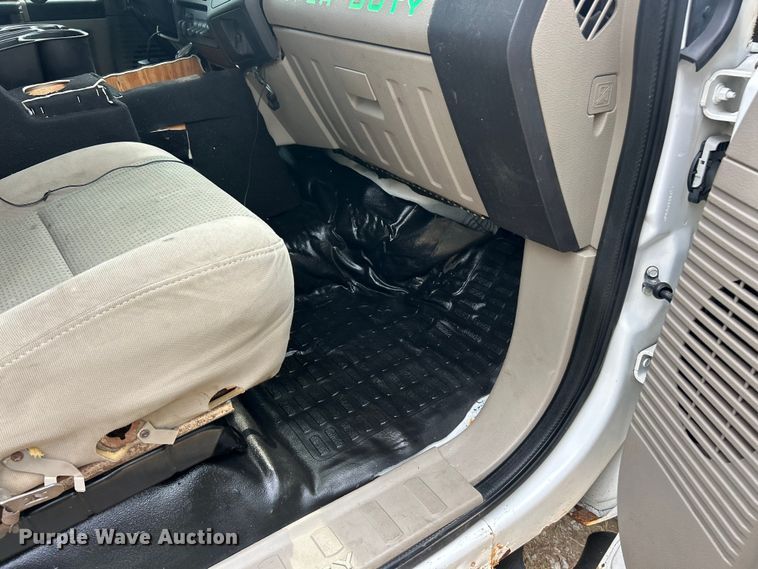 image for item ET3133 2008 Ford F250 Super Duty XLT Crew Cab pickup truck