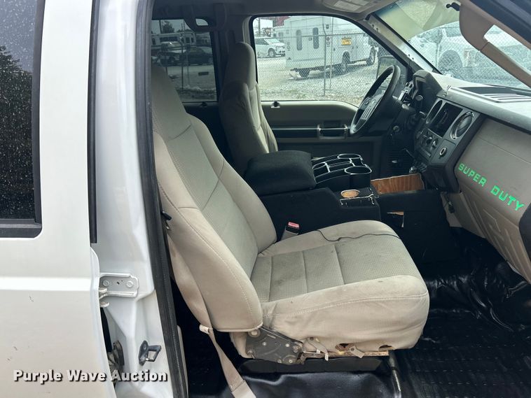 image for item ET3133 2008 Ford F250 Super Duty XLT Crew Cab pickup truck