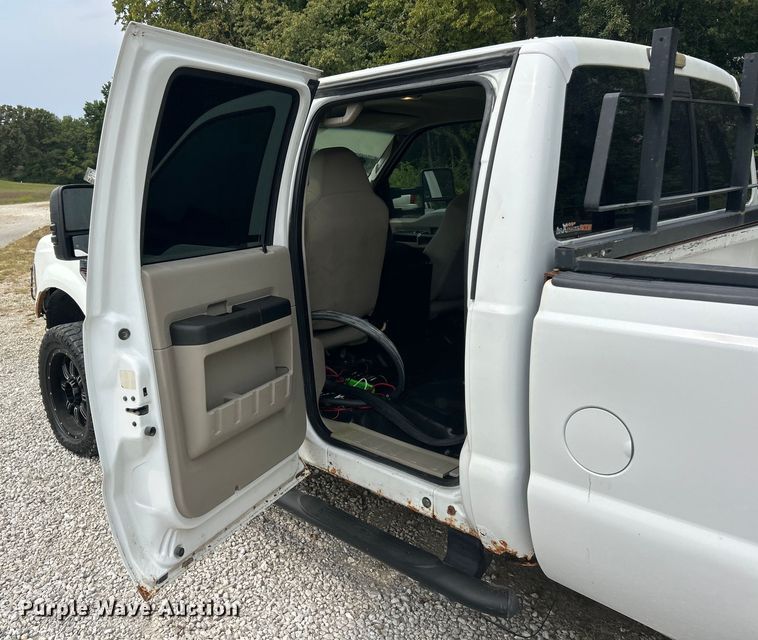 image for item ET3133 2008 Ford F250 Super Duty XLT Crew Cab pickup truck