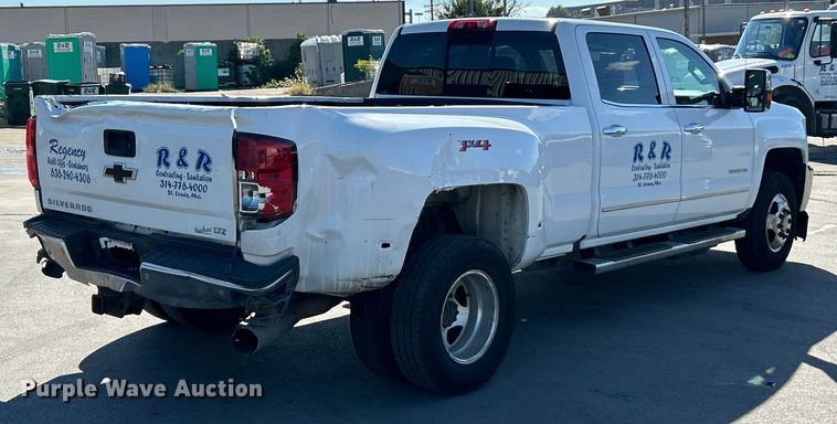 image for item ET3219 2019 Chevrolet Silverado 3500HD Crew Cab pickup truck