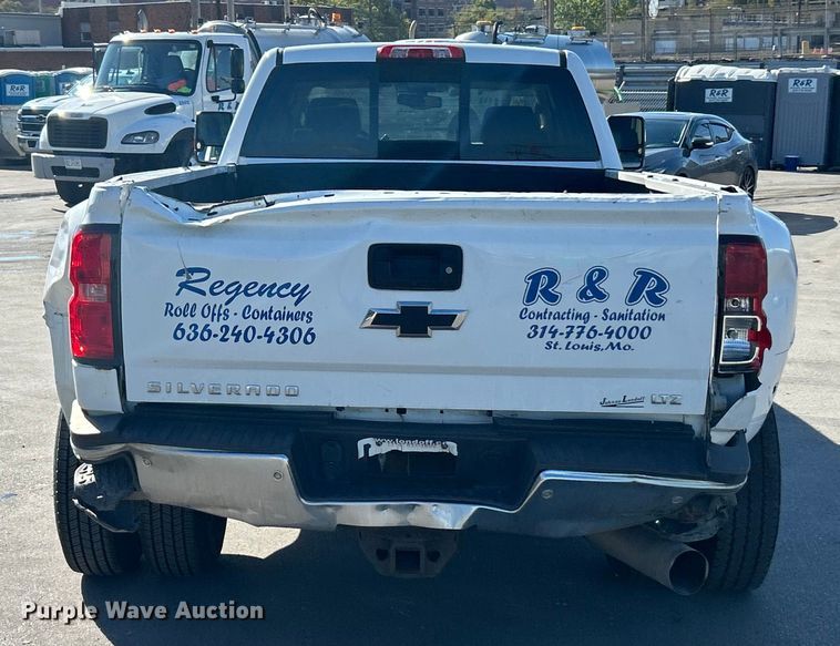 image for item ET3219 2019 Chevrolet Silverado 3500HD Crew Cab pickup truck