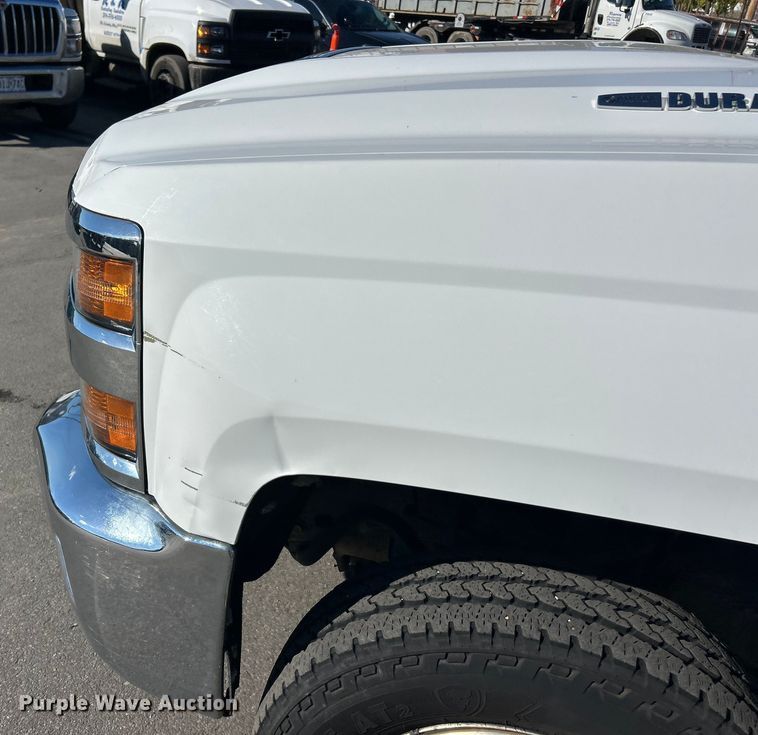 image for item ET3219 2019 Chevrolet Silverado 3500HD Crew Cab pickup truck