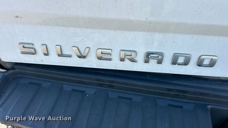 image for item ET3219 2019 Chevrolet Silverado 3500HD Crew Cab pickup truck