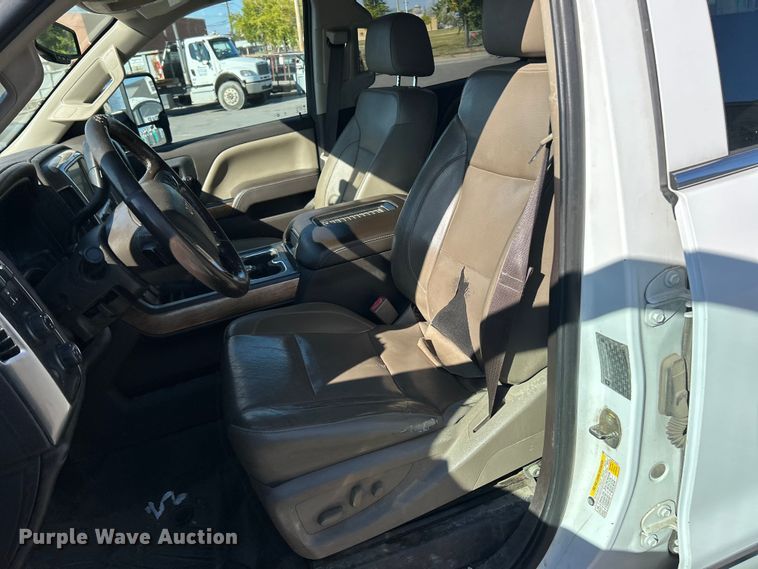 image for item ET3219 2019 Chevrolet Silverado 3500HD Crew Cab pickup truck