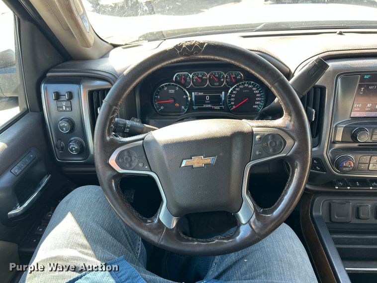 image for item ET3219 2019 Chevrolet Silverado 3500HD Crew Cab pickup truck