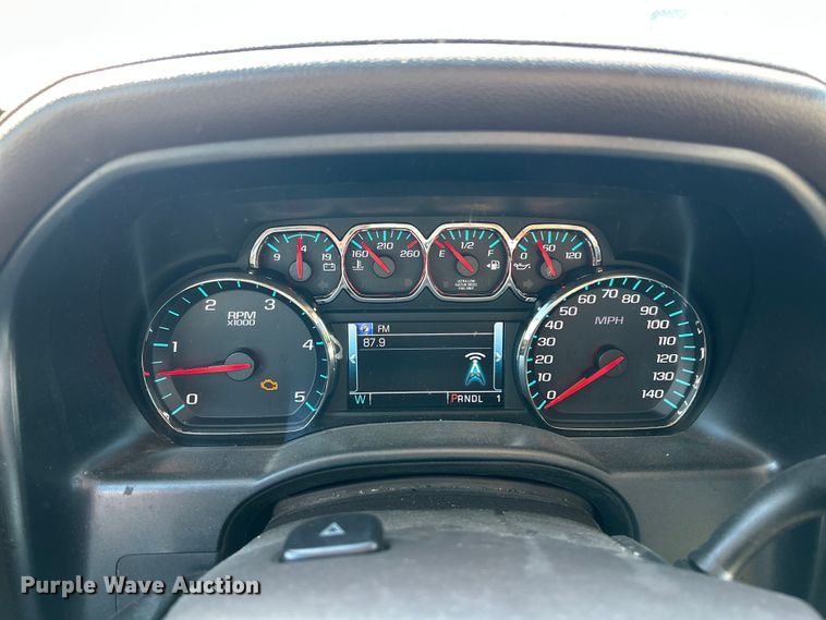 image for item ET3219 2019 Chevrolet Silverado 3500HD Crew Cab pickup truck