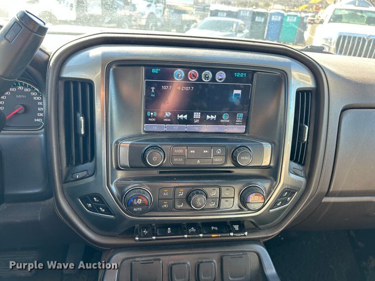 image for item ET3219 2019 Chevrolet Silverado 3500HD Crew Cab pickup truck