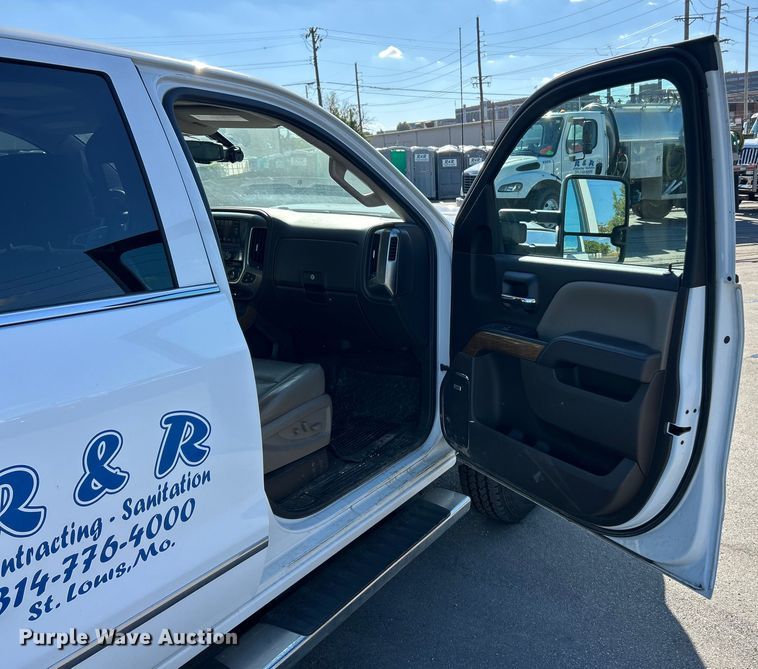 image for item ET3219 2019 Chevrolet Silverado 3500HD Crew Cab pickup truck