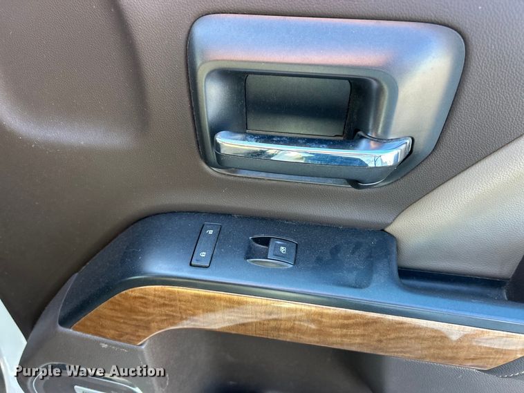 image for item ET3219 2019 Chevrolet Silverado 3500HD Crew Cab pickup truck