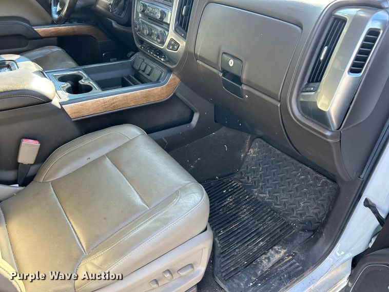 image for item ET3219 2019 Chevrolet Silverado 3500HD Crew Cab pickup truck