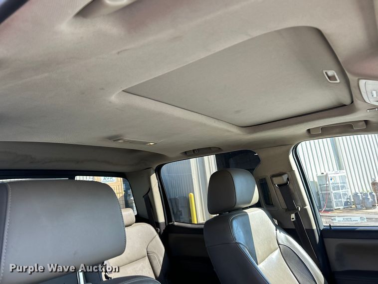 image for item ET3219 2019 Chevrolet Silverado 3500HD Crew Cab pickup truck