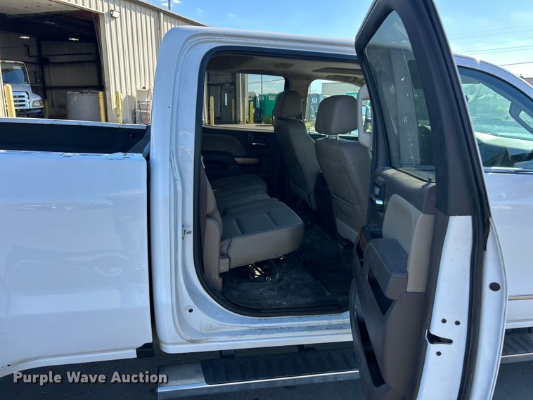 image for item ET3219 2019 Chevrolet Silverado 3500HD Crew Cab pickup truck