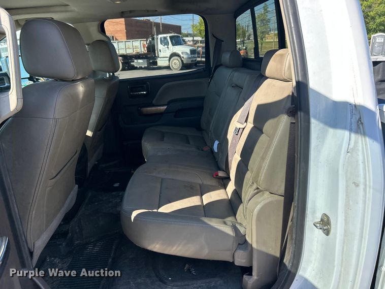 image for item ET3219 2019 Chevrolet Silverado 3500HD Crew Cab pickup truck