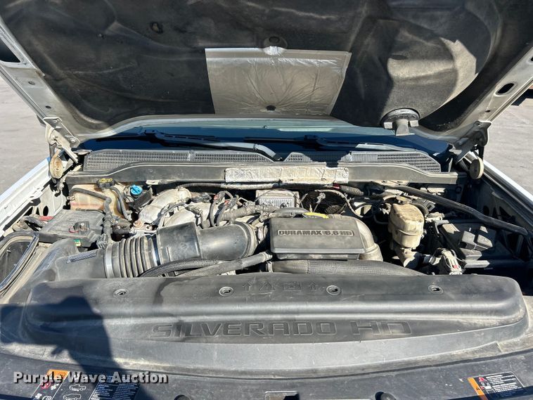 image for item ET3219 2019 Chevrolet Silverado 3500HD Crew Cab pickup truck