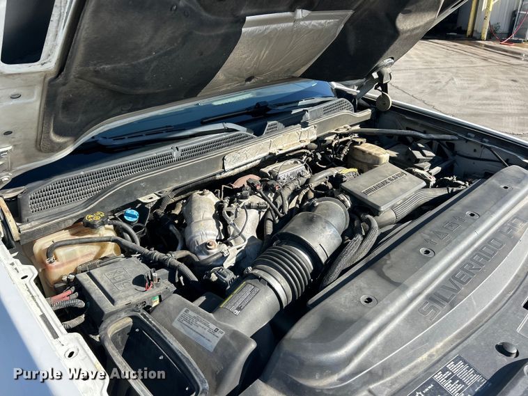 image for item ET3219 2019 Chevrolet Silverado 3500HD Crew Cab pickup truck