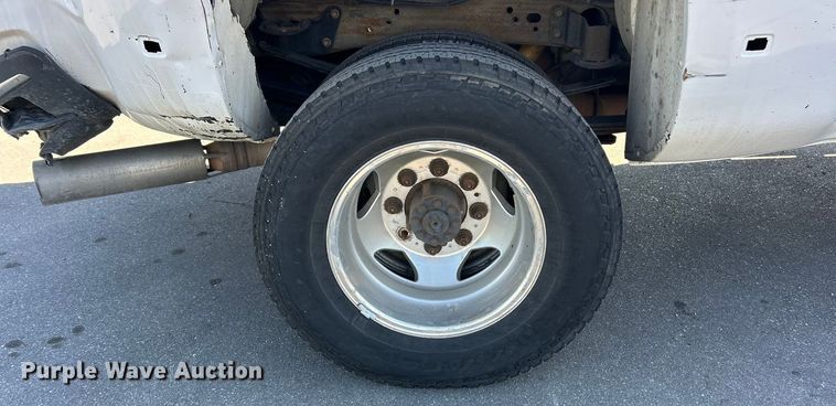 image for item ET3219 2019 Chevrolet Silverado 3500HD Crew Cab pickup truck