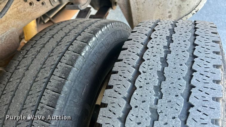 image for item ET3219 2019 Chevrolet Silverado 3500HD Crew Cab pickup truck