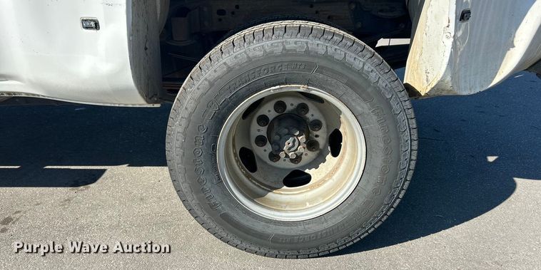 image for item ET3219 2019 Chevrolet Silverado 3500HD Crew Cab pickup truck