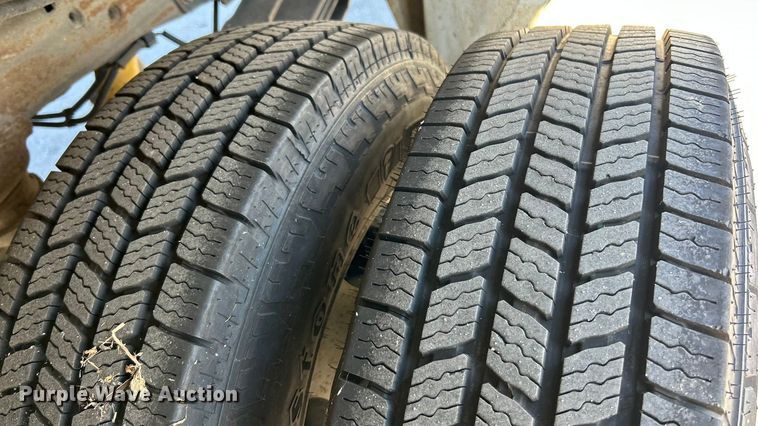 image for item ET3219 2019 Chevrolet Silverado 3500HD Crew Cab pickup truck