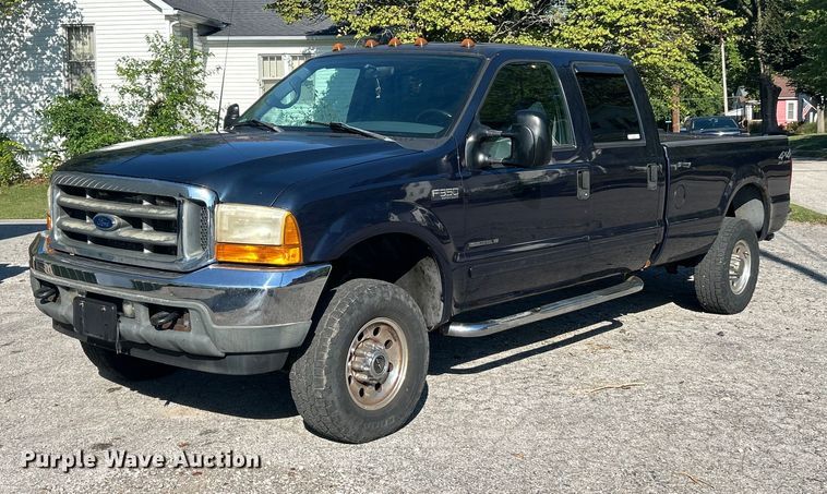 image for item ET3225 2001 Ford F-350 XL Super Duty Crew Cab pickup truck