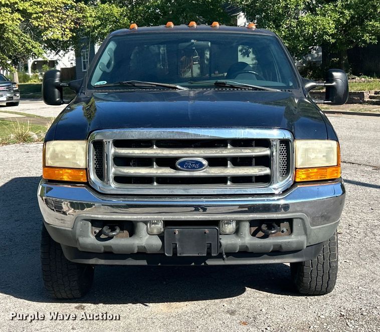 image for item ET3225 2001 Ford F-350 XL Super Duty Crew Cab pickup truck