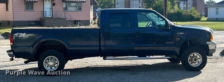 image for item ET3225 2001 Ford F-350 XL Super Duty Crew Cab pickup truck