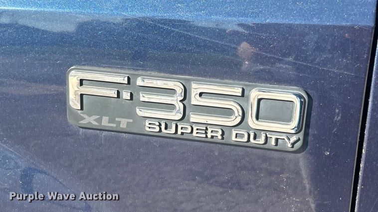 image for item ET3225 2001 Ford F-350 XL Super Duty Crew Cab pickup truck