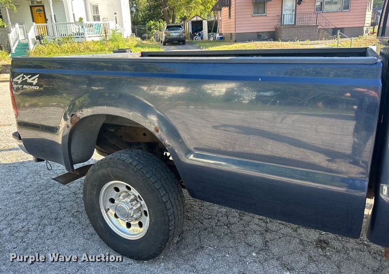 image for item ET3225 2001 Ford F-350 XL Super Duty Crew Cab pickup truck