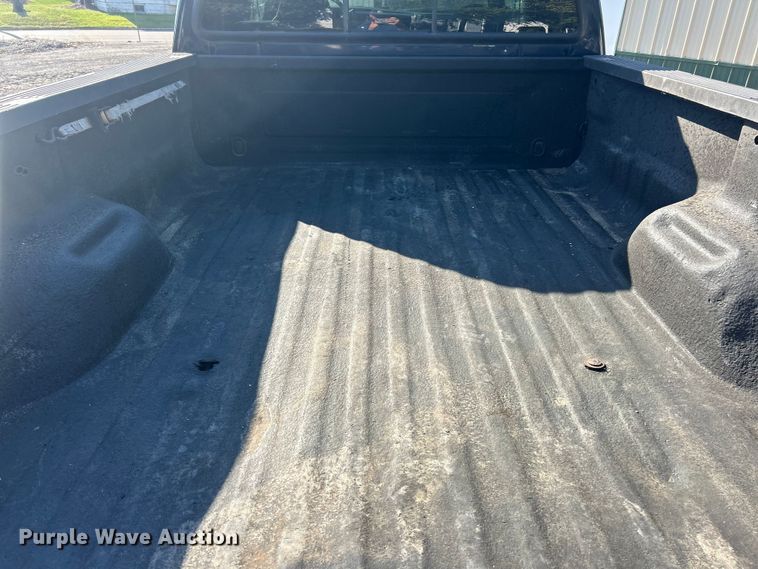 image for item ET3225 2001 Ford F-350 XL Super Duty Crew Cab pickup truck