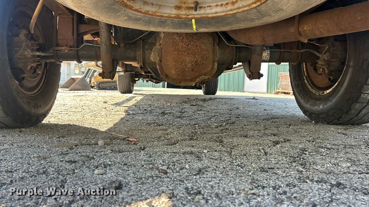 image for item ET3225 2001 Ford F-350 XL Super Duty Crew Cab pickup truck