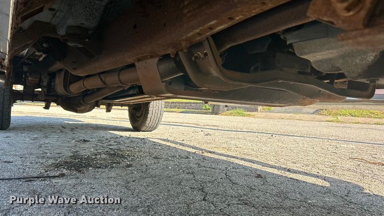 image for item ET3225 2001 Ford F-350 XL Super Duty Crew Cab pickup truck