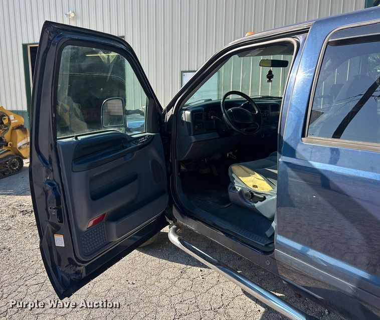 image for item ET3225 2001 Ford F-350 XL Super Duty Crew Cab pickup truck