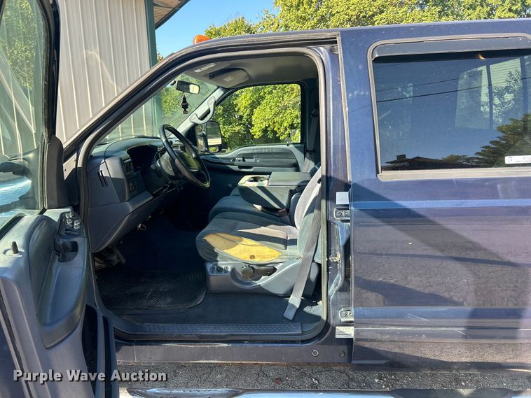 image for item ET3225 2001 Ford F-350 XL Super Duty Crew Cab pickup truck