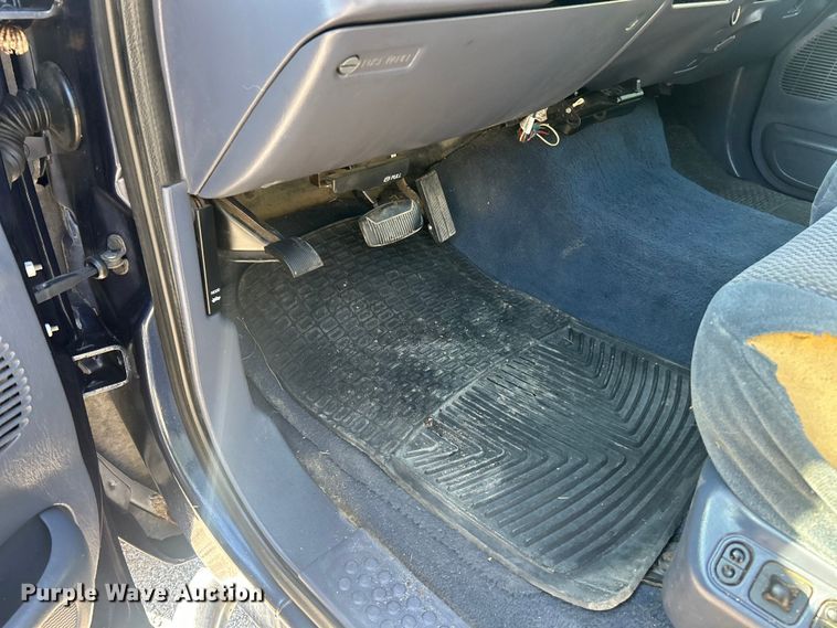 image for item ET3225 2001 Ford F-350 XL Super Duty Crew Cab pickup truck