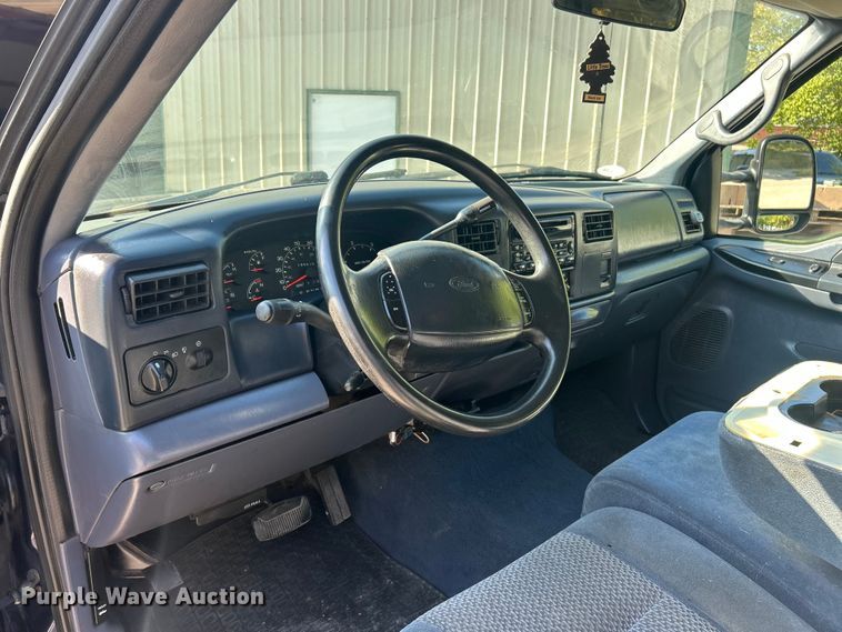 image for item ET3225 2001 Ford F-350 XL Super Duty Crew Cab pickup truck