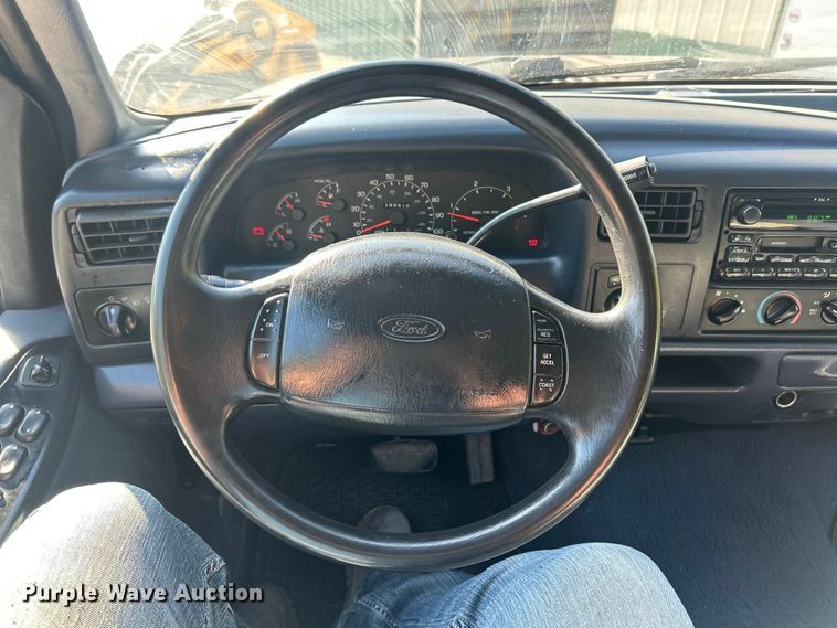 image for item ET3225 2001 Ford F-350 XL Super Duty Crew Cab pickup truck