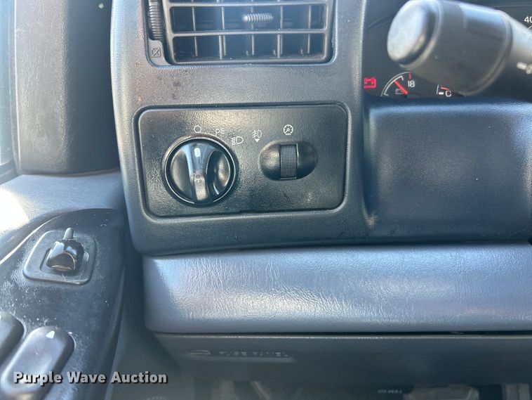 image for item ET3225 2001 Ford F-350 XL Super Duty Crew Cab pickup truck