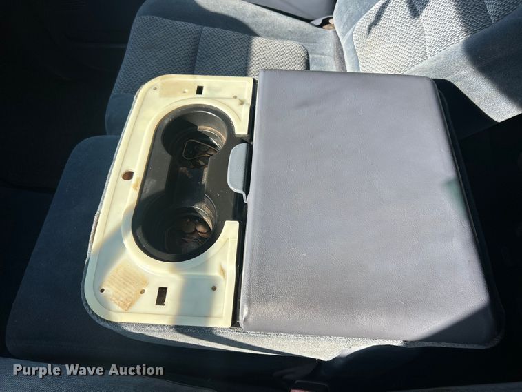 image for item ET3225 2001 Ford F-350 XL Super Duty Crew Cab pickup truck