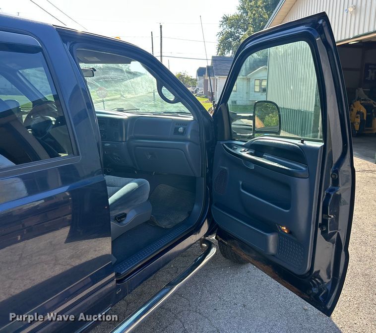 image for item ET3225 2001 Ford F-350 XL Super Duty Crew Cab pickup truck