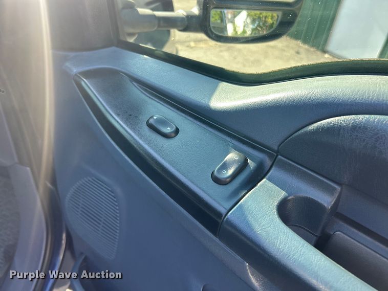 image for item ET3225 2001 Ford F-350 XL Super Duty Crew Cab pickup truck