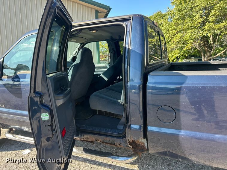 image for item ET3225 2001 Ford F-350 XL Super Duty Crew Cab pickup truck