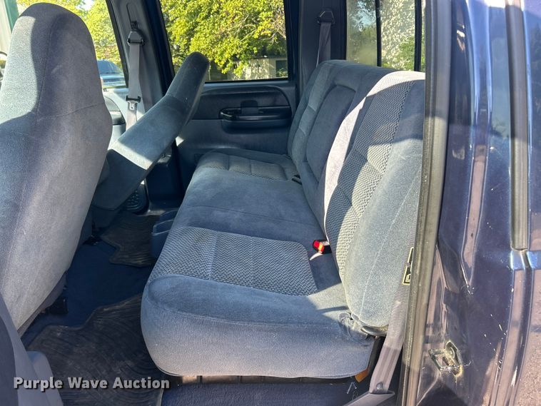 image for item ET3225 2001 Ford F-350 XL Super Duty Crew Cab pickup truck