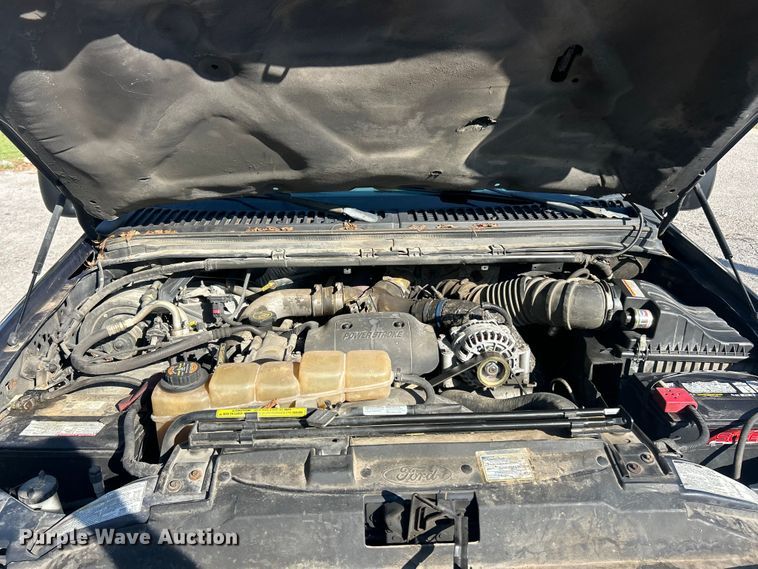 image for item ET3225 2001 Ford F-350 XL Super Duty Crew Cab pickup truck