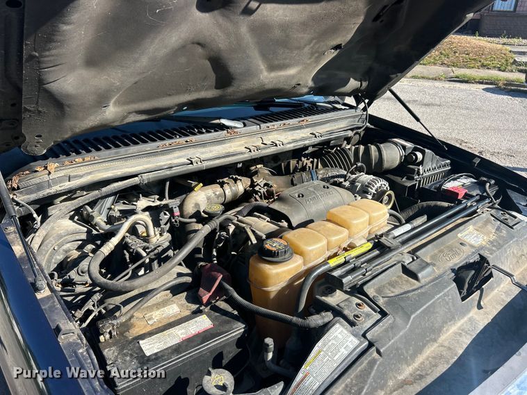 image for item ET3225 2001 Ford F-350 XL Super Duty Crew Cab pickup truck