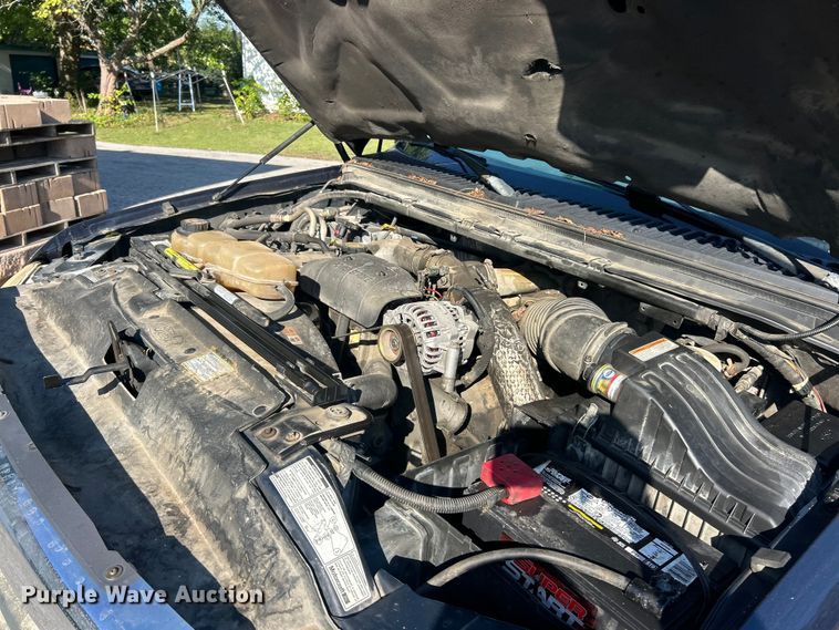 image for item ET3225 2001 Ford F-350 XL Super Duty Crew Cab pickup truck