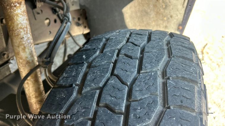 image for item ET3225 2001 Ford F-350 XL Super Duty Crew Cab pickup truck