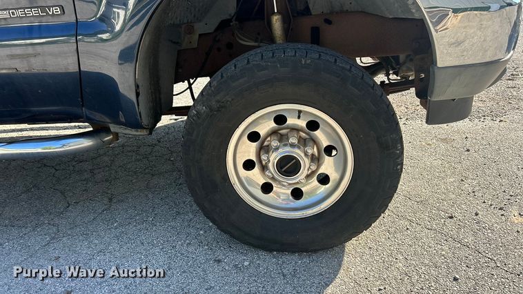 image for item ET3225 2001 Ford F-350 XL Super Duty Crew Cab pickup truck