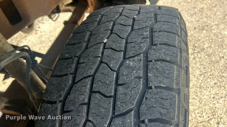 image for item ET3225 2001 Ford F-350 XL Super Duty Crew Cab pickup truck