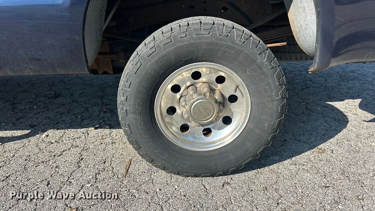 image for item ET3225 2001 Ford F-350 XL Super Duty Crew Cab pickup truck