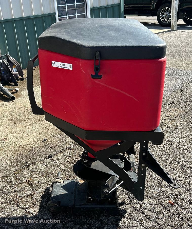 image for item ET3232 The Boss TGS 1100 spreader